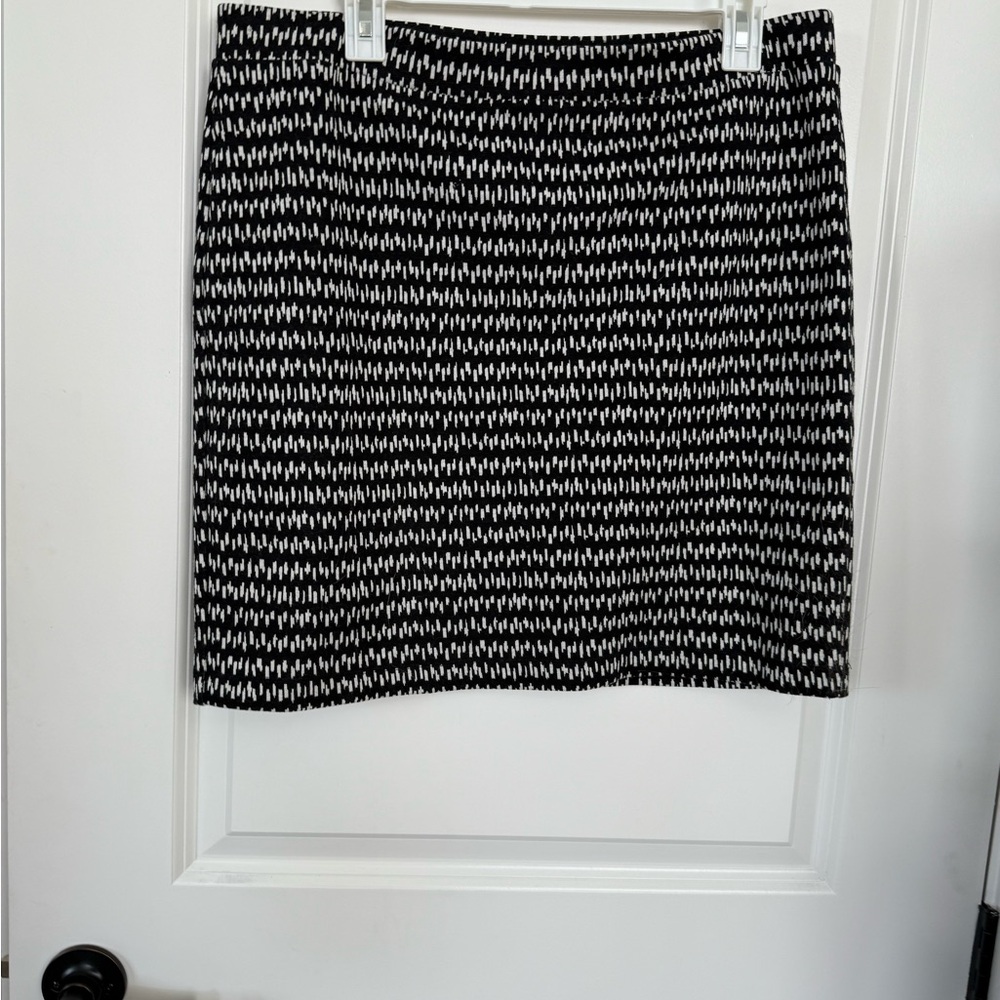 LOFT Monochrome Patterned Pencil Skirt